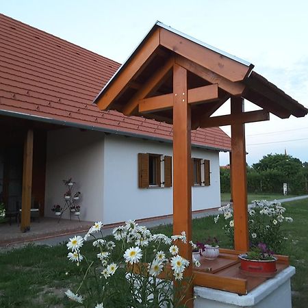 Malomko Apartman Zsira Экстерьер фото