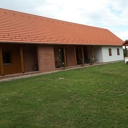 Malomko Apartman Zsira Экстерьер фото