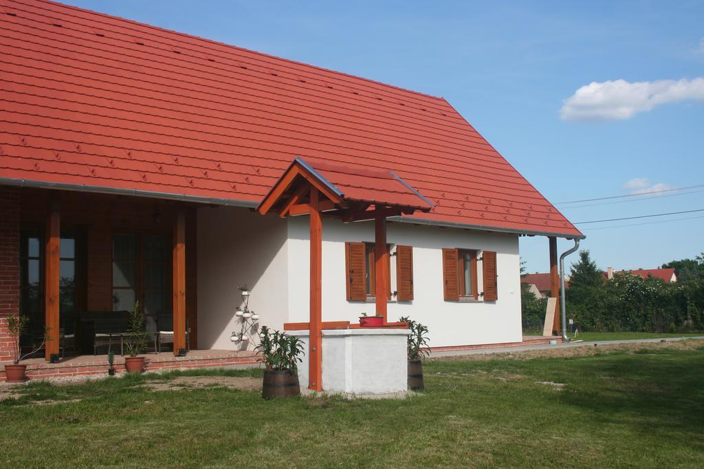 Malomko Apartman Zsira Экстерьер фото