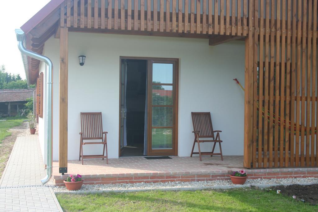 Malomko Apartman Zsira Экстерьер фото