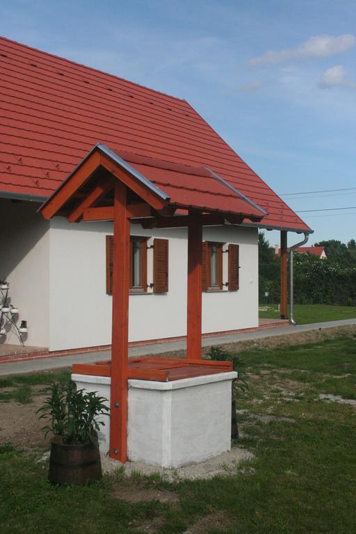 Malomko Apartman Zsira Экстерьер фото