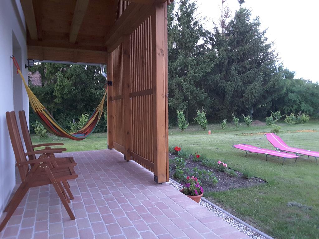 Malomko Apartman Zsira Экстерьер фото