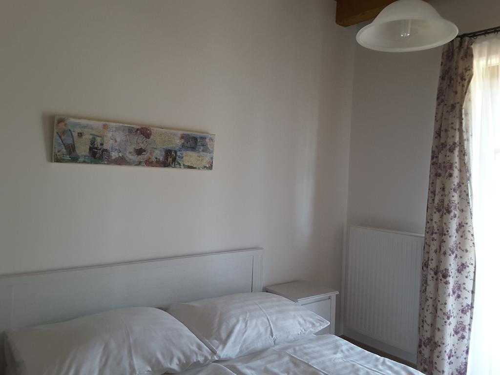 Malomko Apartman Zsira Экстерьер фото